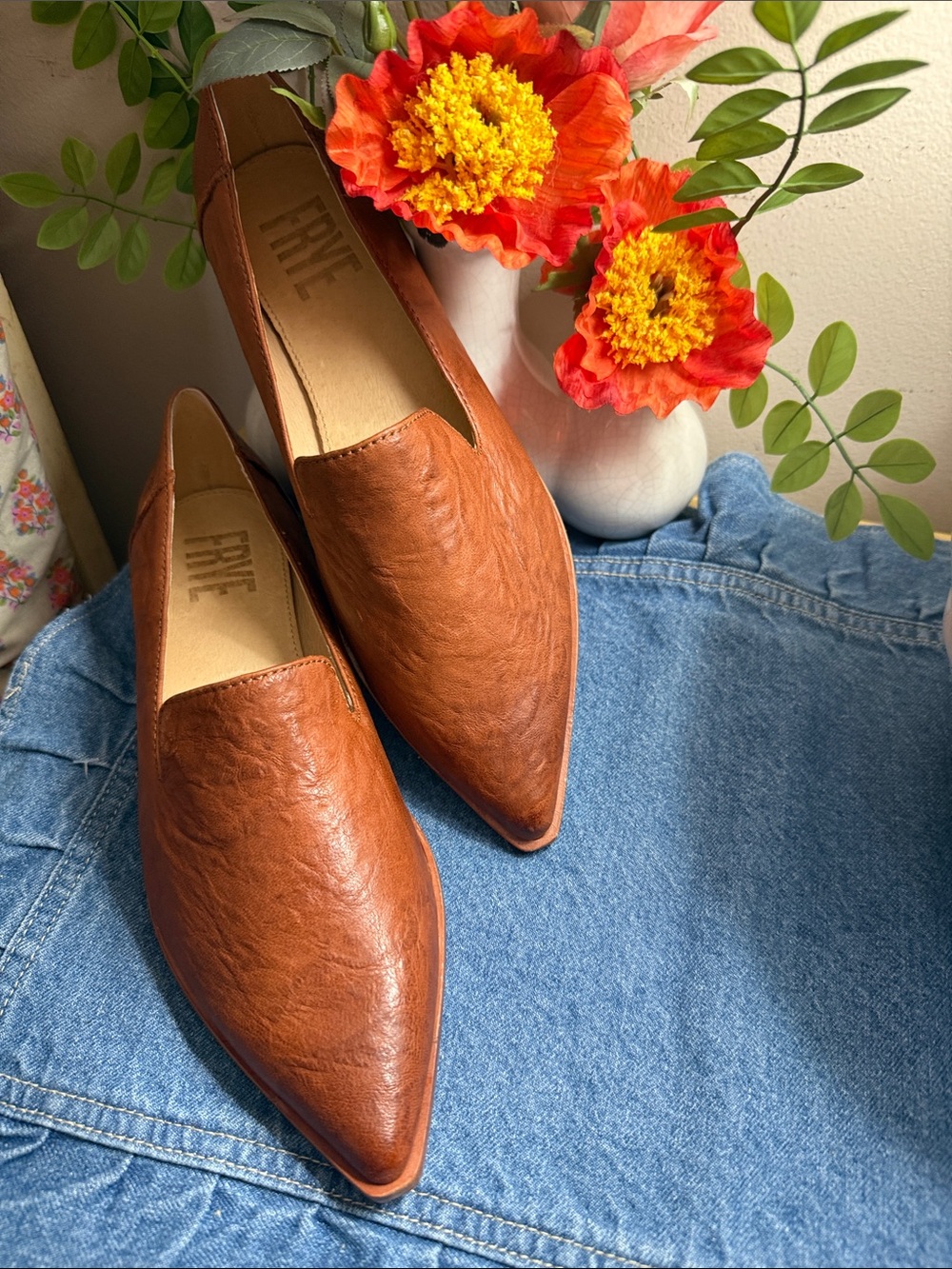 Frye Women's 7.5 Kenzie Venetian in Cognac Pointed Slip-On Flats